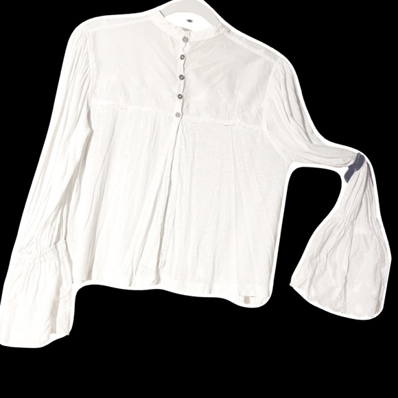 Free People 😍 White Flowy / Open back blouse❣️ - Picture 3 of 5